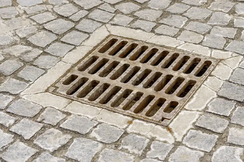 vecteezy_road-sewer-grate-for-rainwater_10998834-1920w
